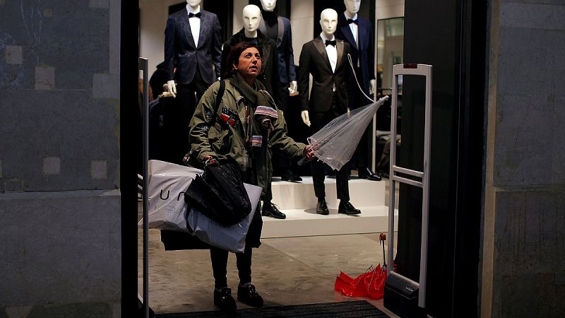 La subida de precios se mantiene en el 0,7% en noviembre, un alza contenida por los combustibles