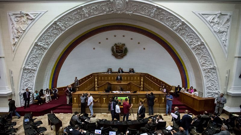 El Parlamento responsabiliza a Maduro de la ruptura constitucional y de la crisis que atraviesa Venezuela