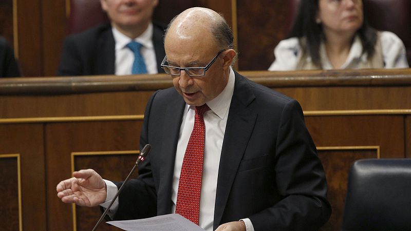 Montoro avanza que en 2016 se recaudará un 3,3% más, el segundo mejor ejercicio