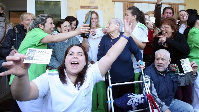 Evolución de los premios de la Lotería de Navidad: De ser ricos a "tapar agujeros"