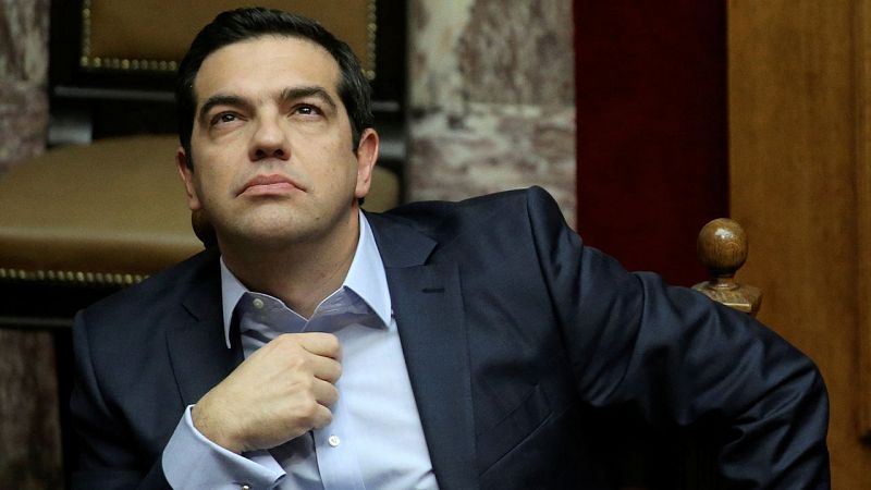 La eurozona paraliza de forma temporal las medidas para aliviar la deuda griega tras las últimas decisiones de Tsipras