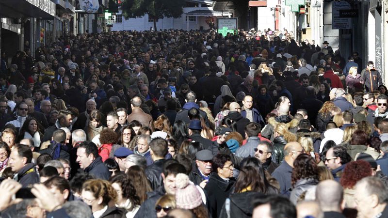 Un 44,5% menos de extranjeros consiguieron la nacionalidad española en 2015, según el INE