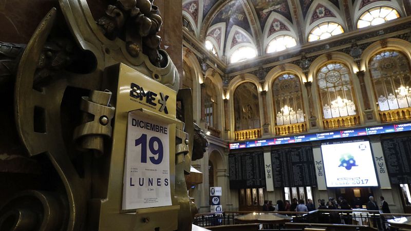 El IBEX rompe su racha alcista de cierre de año y cae un 0,81%