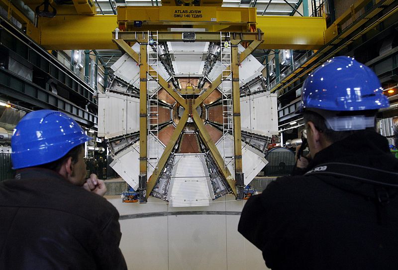 Un grupo de científicos alerta del peligro del acelerador de partículas LHC