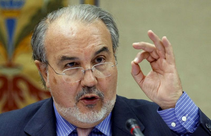 Solbes afirma que las CC.AA. "no pueden limitarse a pedir más recursos al Estado"