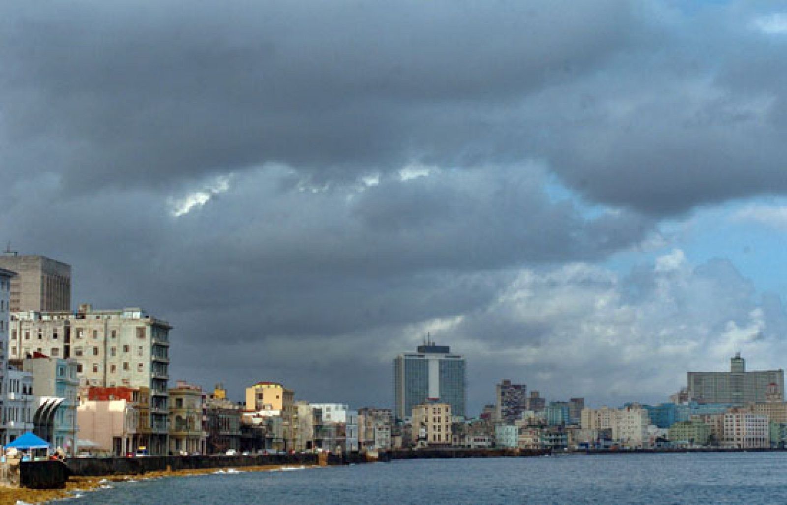 La tormenta tropical Gustav se aleja de Cuba | Ver