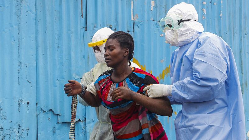 La vacuna del ébola podría comercializarse en 2018 tras comprobar su eficacia en ensayos
