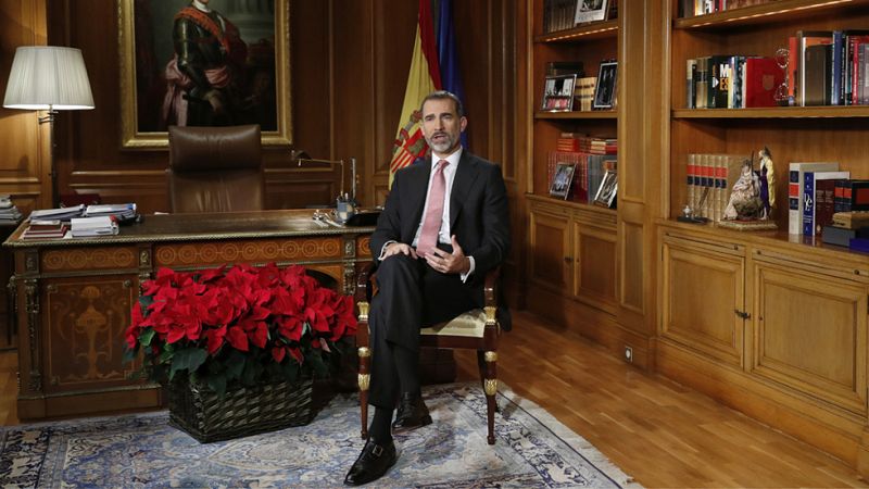 PP, PSOE y C's coinciden con el discurso del rey y Podemos le reprocha "no escuchar a la gente"