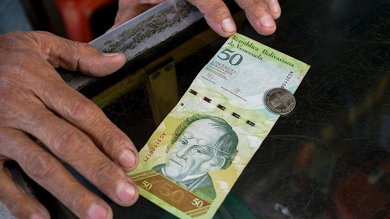 Maduro extiende hasta el 20 de enero la vigencia del billete de 100 bolívares en Venezuela