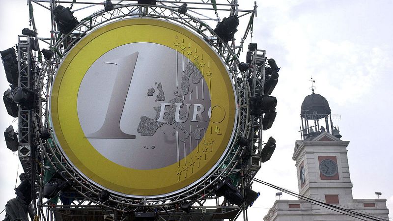 El euro celebra sus 15 años rozando la paridad con el dólar