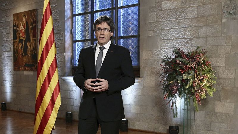 Puigdemont se compromete a convocar un referéndum "legal y vinculante" y a aplicar el resultado "sin dilaciones"