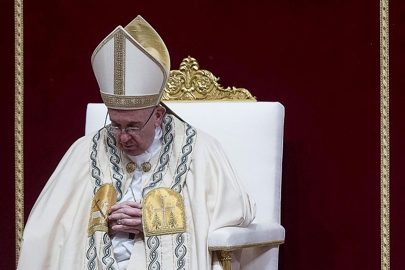 El papa condena la "orfandad espiritual" que "corroe el alma" y porta "vacío"