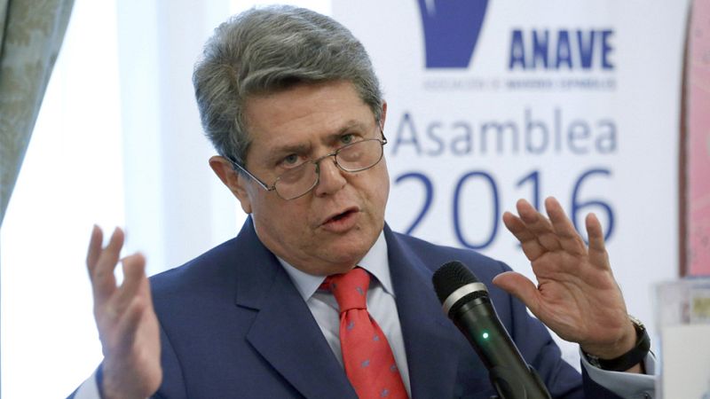 El Gobierno relevará a Trillo junto a otros 70 embajadores y lo desliga del informe sobre el Yak 42