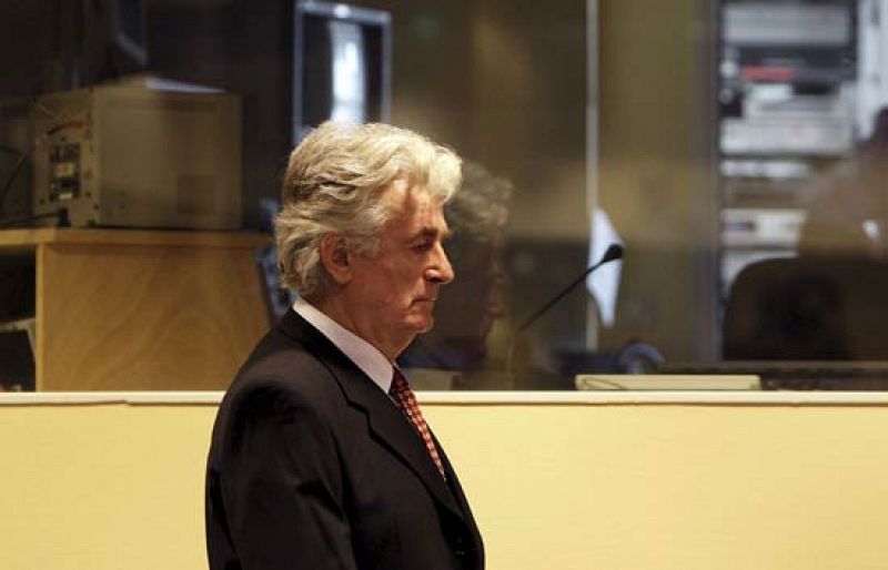 Karadzic rechaza pronunciarse culpable o inocente de los 11 cargos que le imputan