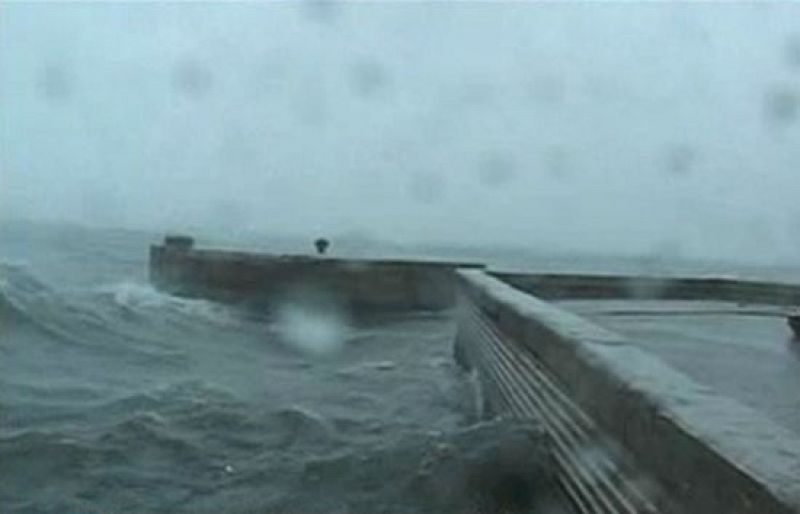 'Gustav', huracán de cateogría tres sobre las islas Caimán