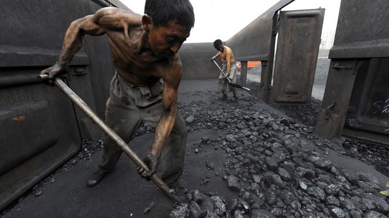 Doce mineros mueren por la explosión de un pozo hullero en el centro de China