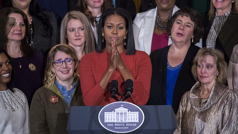 Michelle Obama se dirige a los jóvenes en su último discurso y enaltece la "gloriosa diversidad" del país