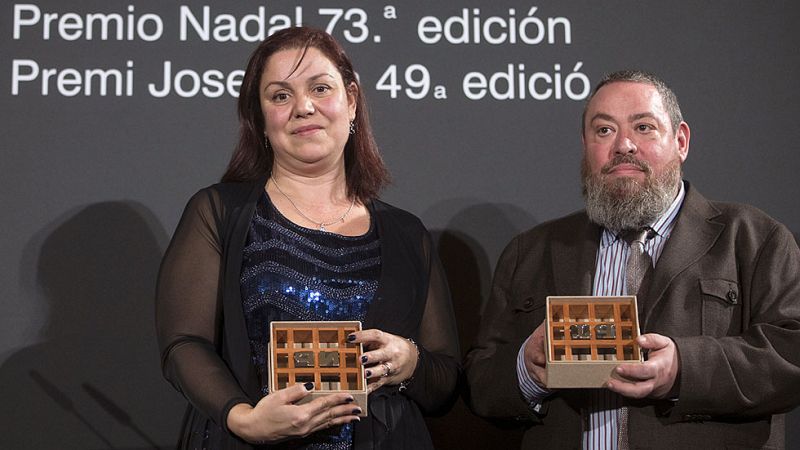 La escritora barcelonesa Care Santos gana el premio Nadal con su novela 'Media Vida'