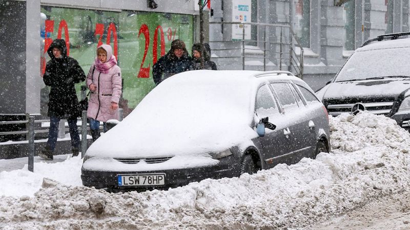 Una ola de frío congela Europa con temperaturas de hasta 40 grados bajo cero y decenas de muertos