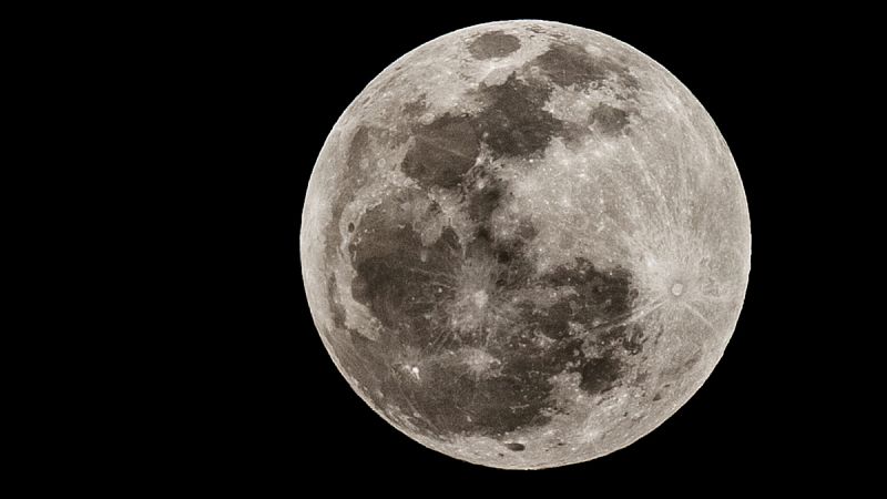 La Luna pudo formarse por múltiples impactos de pequeñas lunas a lo largo de millones de años