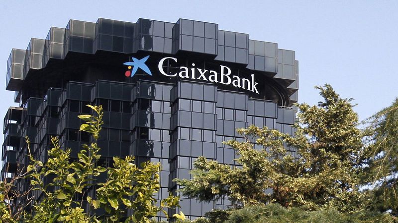 CaixaBank ofrece un nuevo plan de prejubilaciones para 400 empleados mayores de 58 años