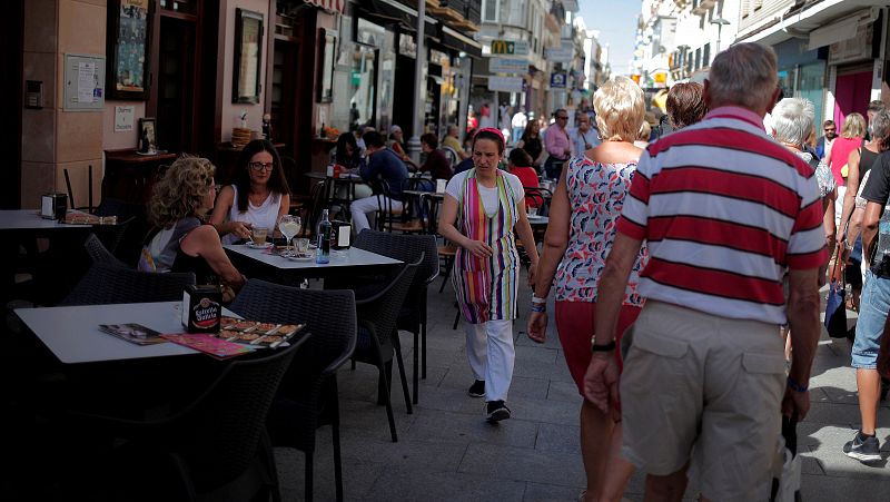 España rompe el techo de los 75 millones de turistas en 2016