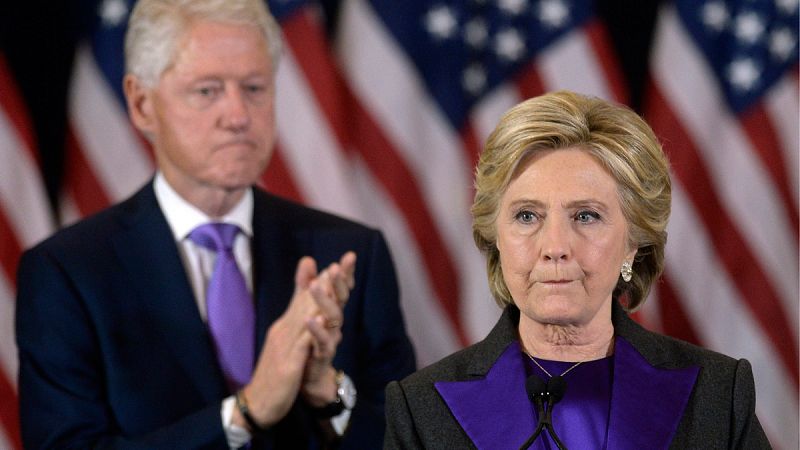 El Gobierno de Estados Unidos investigará al FBI por reabrir el caso de los correos de Clinton antes de las elecciones