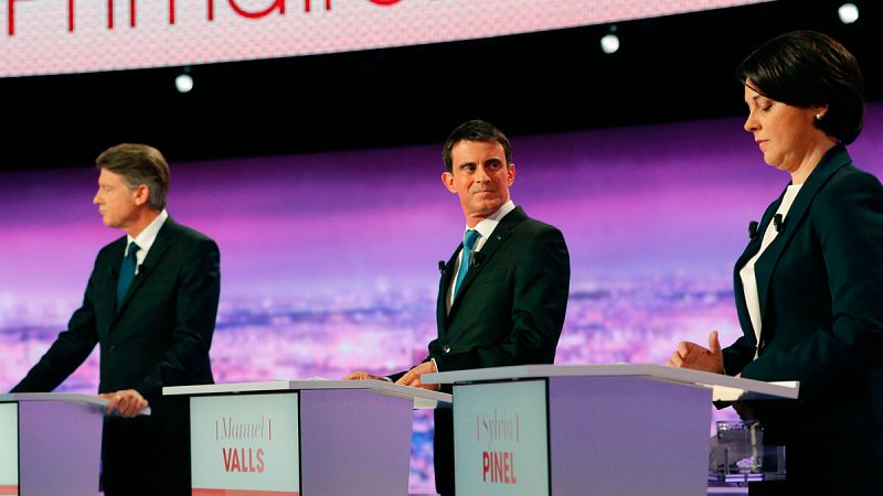 Valls resiste los ataques y defiende la línea de Hollande en el primer debate de las primarias socialistas