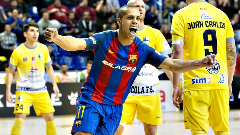 El Barça mantiene el liderato tras golear al Peñíscola