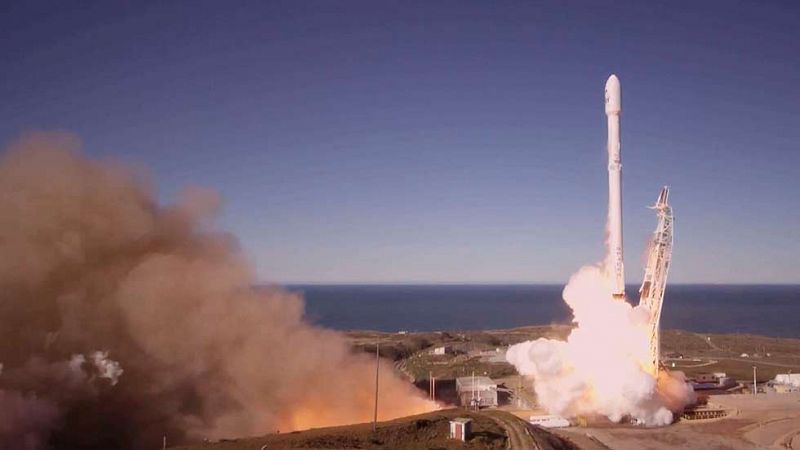 SpaceX lanza con éxito un nuevo cohete tras la explosión de uno en septiembre