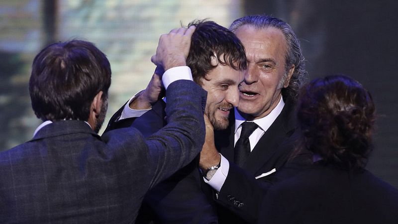 Raúl Arévalo triunfa en los Premios Forqué con su debut como director, 'Tarde para la ira'