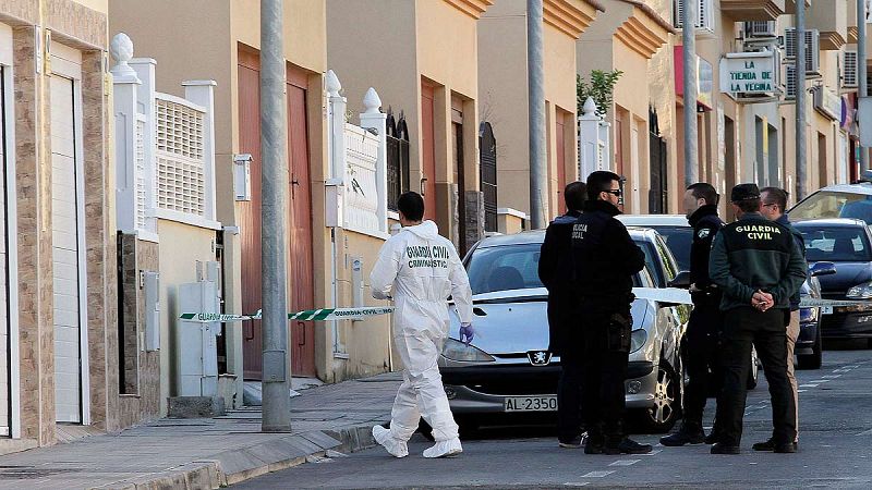 Muere una mujer degollada y detienen a su expareja en Huércal de Almería