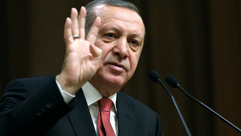 El Parlamento turco aprueba las enmiendas para otorgar a Erdogan poderes por encima de la Cámara