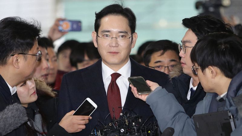 La Fiscalía surcoreana emite una orden de arresto contra el heredero de Samsung