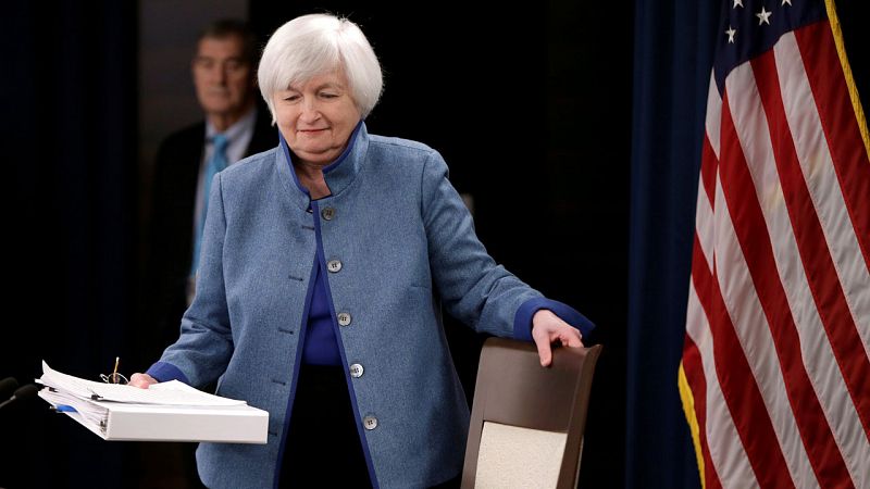 La Reserva Federal alerta de los riesgos de retrasar la subida de tipos iniciada en EE.UU.