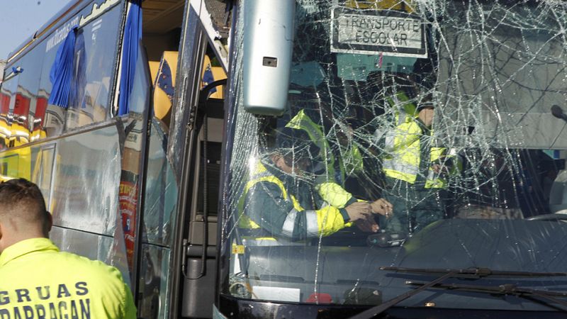 En libertad el conductor del autobús volcado en Fuenlabrada, Madrid, tras dar positivo por cocaína