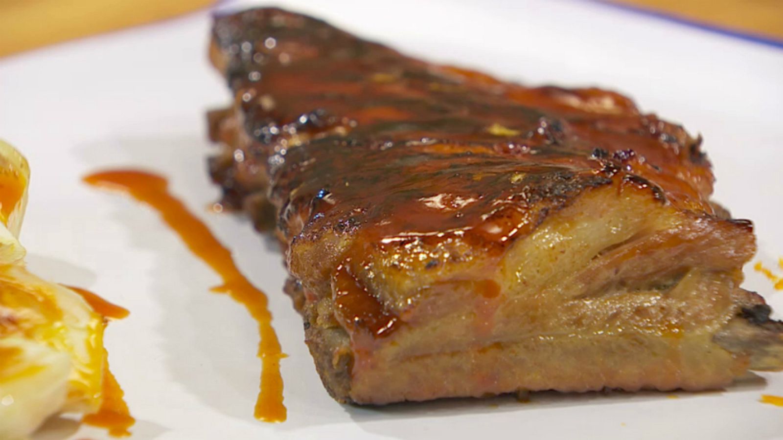 Torres en la cocina - Costillas de cerdo confitadas con salsa barbacoa