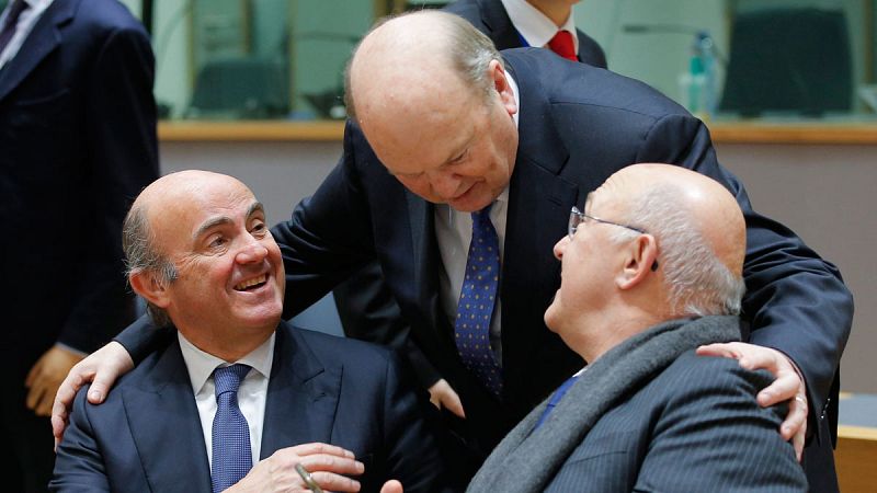 El Eurogrupo valida el presupuesto español y celebra el compromiso de aprobar ajustes si fuera necesario