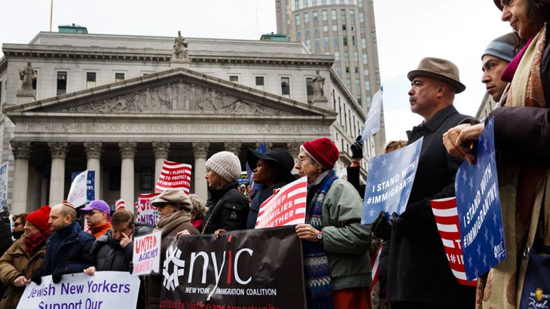 Fiscales generales de EE.UU. advierten a Trump: "El veto migratorio es ilegal e inconstitucional"