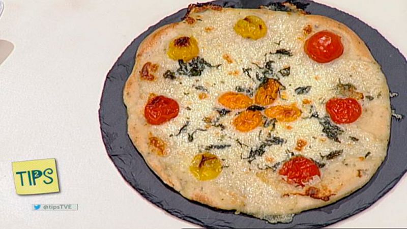 Receta  de Pizza casera con tomatitos y albahaca