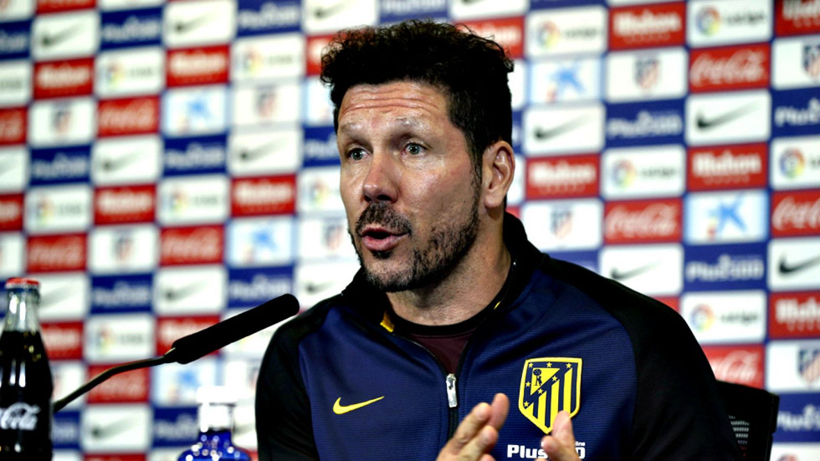 El técnico del Atlético de Madrid, Diego Pablo Simeone, confesó  que le llena de "emoción y orgullo" afrontar la sexta semifinal de un  torneo en los cinco años que lleva en el banquillo rojiblanco, que en  este caso será frente al FC Barcelona este