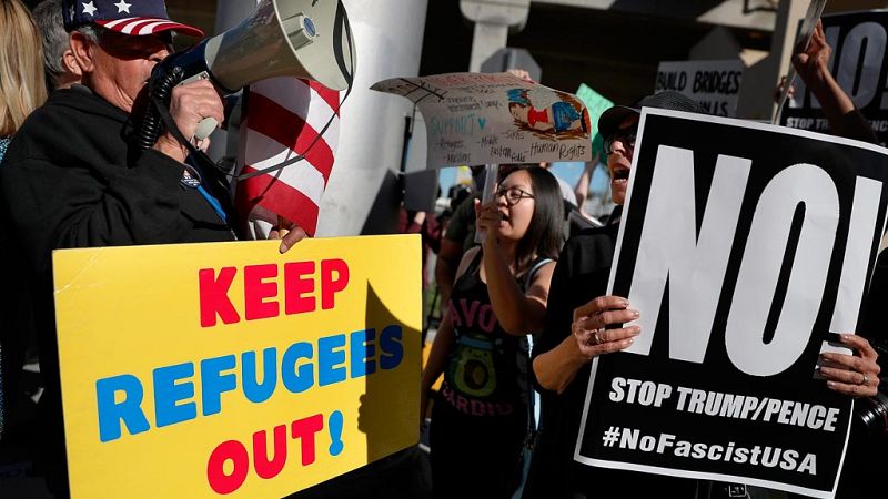 Casi la mitad de los estadounidenses aprueba el veto migratorio de Trump