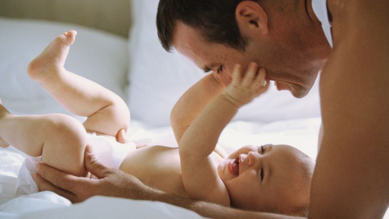 Un estudio demuestra que las políticas de apoyo a la paternidad fomentan una mayor implicación de los padres