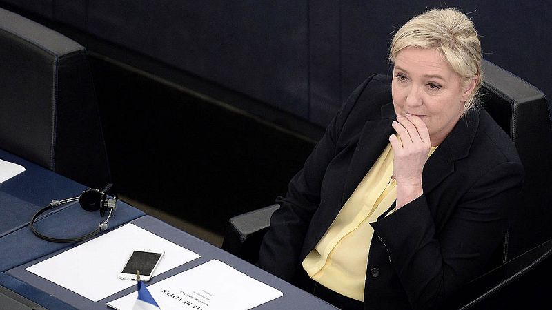 El Parlamento Europeo reduce el sueldo de Marine Le Pen por supuesta malversación de fondos