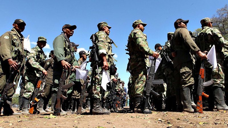 Miles de guerrilleros de las FARC dejan sus campamentos para iniciar la desmovilización