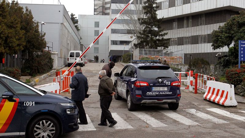 Un hombre denunciado por maltrato mata a su hija al arrojarse con ella por una ventana del hospital La Paz