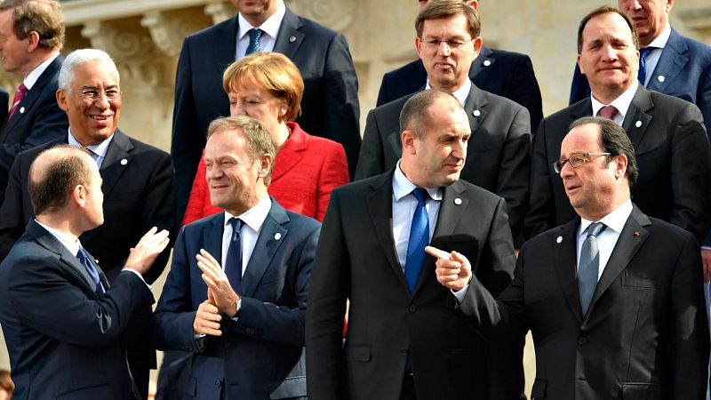 Los líderes de la UE rebajan las críticas a Trump, aunque mantienen la distancia