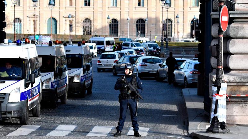 El atacante del Louvre es un egipcio de 29 años que entró en Francia con visado de turista