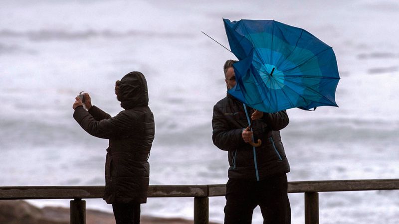 El temporal deja varios heridos en Galicia y mantiene a 35 provincias en alerta