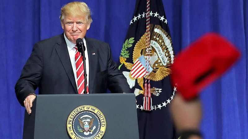 Trump acusa a la prensa de no informar sobre atentados yihadistas en Europa